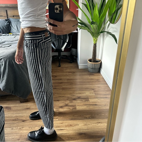 Urban Outfitters Black and White Cropped Striped Denim Pants - Size 30x32 - Picture 7 of 7